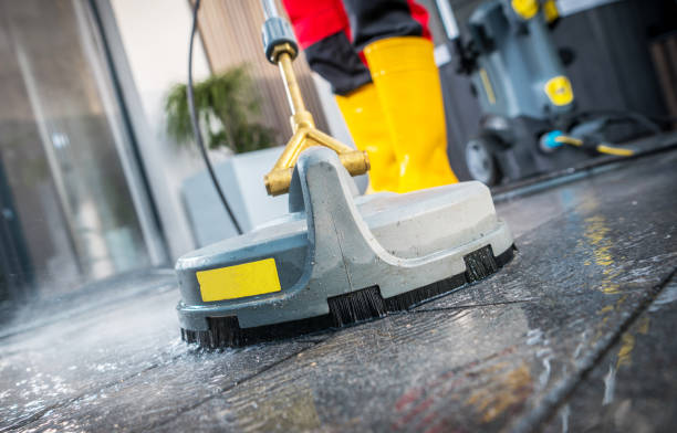Best Garage Pressure Washing  in Newburgh, IN